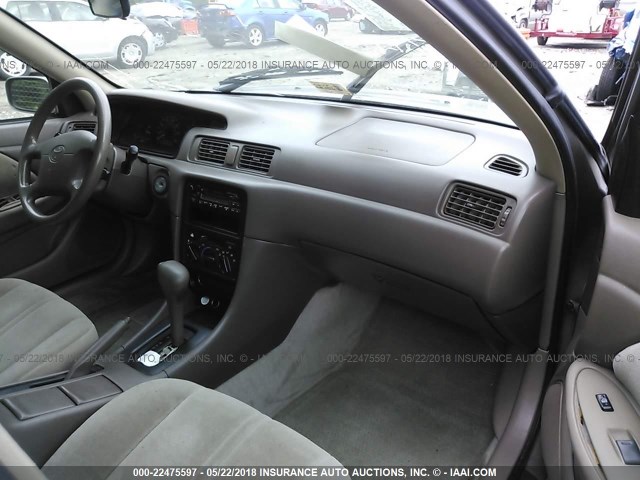 4T1BG22K4XU413908 - 1999 TOYOTA CAMRY CE/LE/XLE ბეჟი ფოტო 5