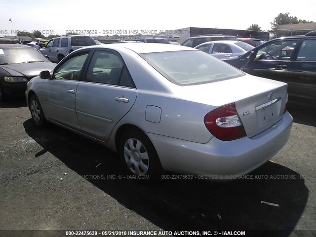 4T1BE32KX2U068064 - 2002 TOYOTA CAMRY LE/XLE/SE ვერცხლისფერი ფოტო 3