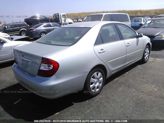 4T1BE32KX2U068064 - 2002 TOYOTA CAMRY LE/XLE/SE ვერცხლისფერი ფოტო 4