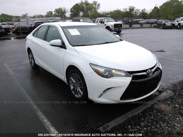 4T1BF1FK4FU036907 - 2015 TOYOTA CAMRY LE/XLE/SE/XSE თეთრი ფოტო 1