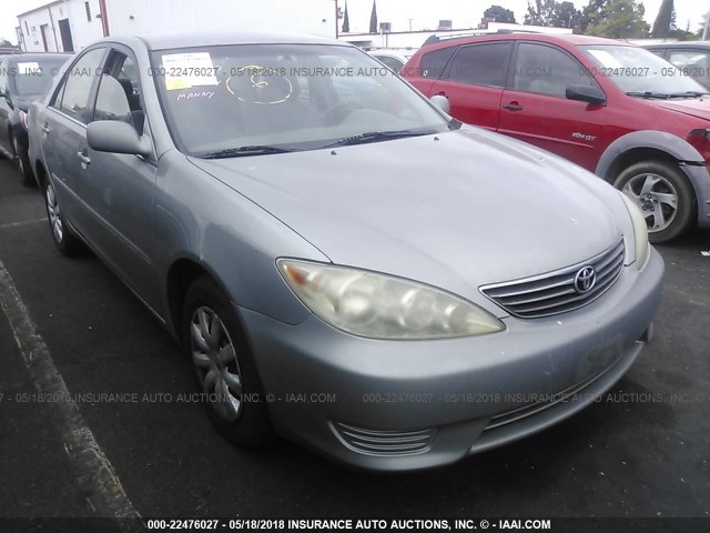 4T1BE32K55U956273 - 2005 TOYOTA CAMRY LE/XLE/SE ვერცხლისფერი ფოტო 1