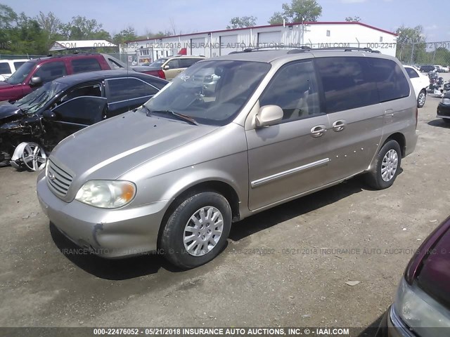 KNDUP131626244677 - 2002 KIA SEDONA EX/LX BEIGE photo 2