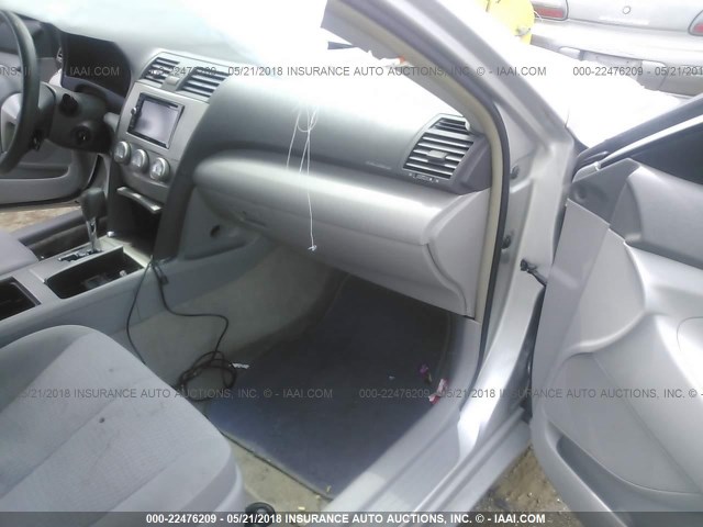 4T1BF3EK9AU079757 - 2010 TOYOTA CAMRY SE/LE/XLE SILVER photo 5