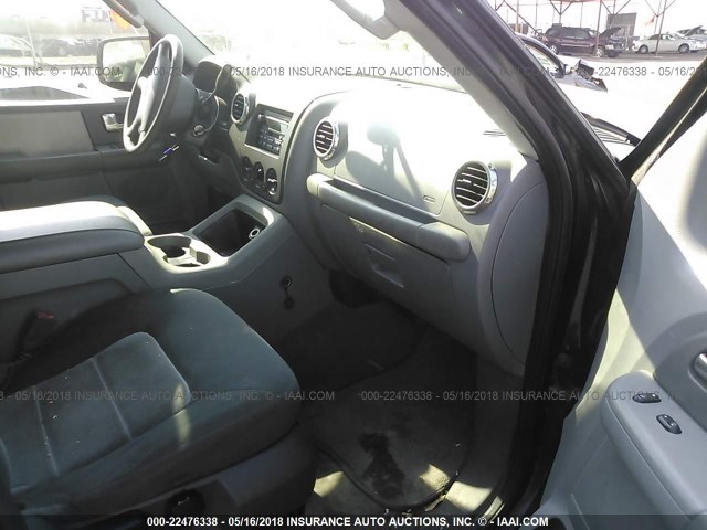 1FMPU15LX4LB88005 - 2004 FORD EXPEDITION XLT Schwarz Foto 5