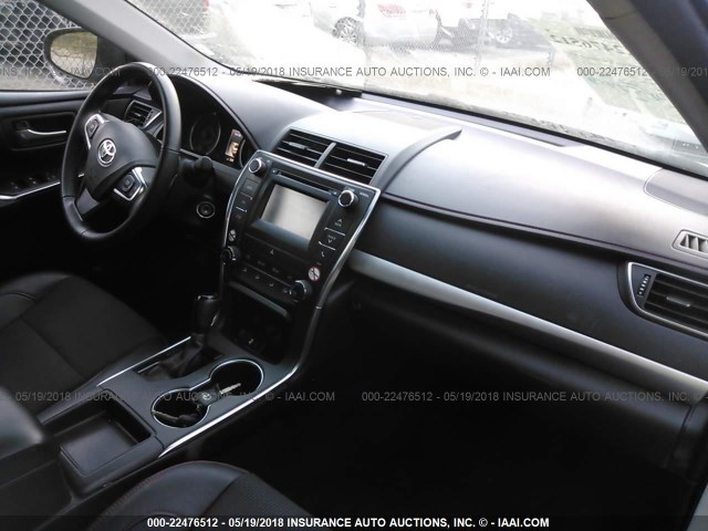 4T1BF1FK4GU604347 - 2016 TOYOTA CAMRY LE/XLE/SE/XSE SILVER photo 5