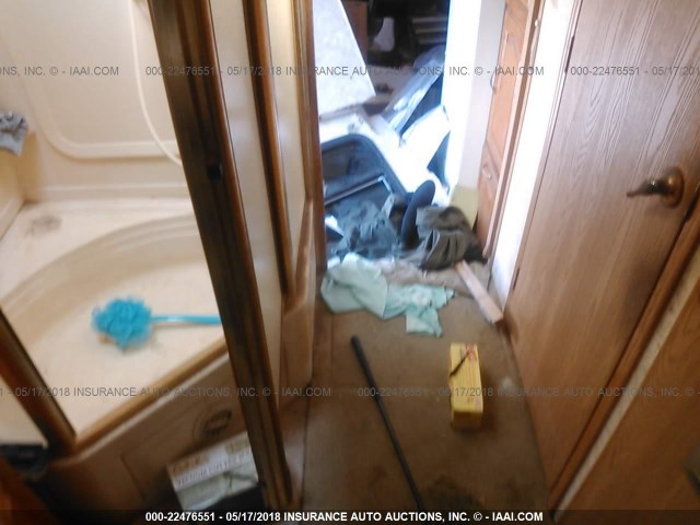 4YDF3572724500414 - 2002 KEYSTONE MONTANA WHITE photo 7