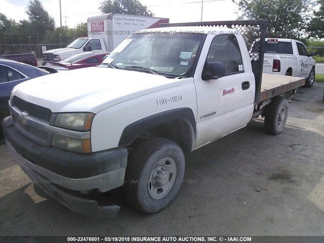 1GBHC24U64E315384 - 2004 CHEVROLET SILVERADO C2500 HEAVY DUTY WHITE photo 2