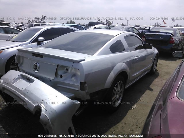 1ZVHT82H255131921 - 2005 FORD MUSTANG GT SILVER photo 4