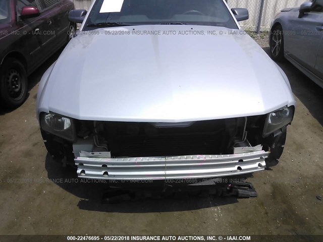 1ZVHT82H255131921 - 2005 FORD MUSTANG GT SILVER photo 6