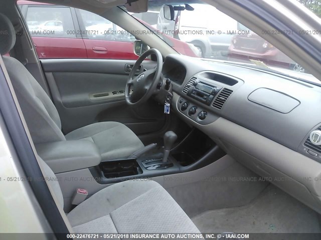 4T1BE32KX3U746457 - 2003 TOYOTA CAMRY LE/XLE/SE ოქროსფერი ფოტო 5