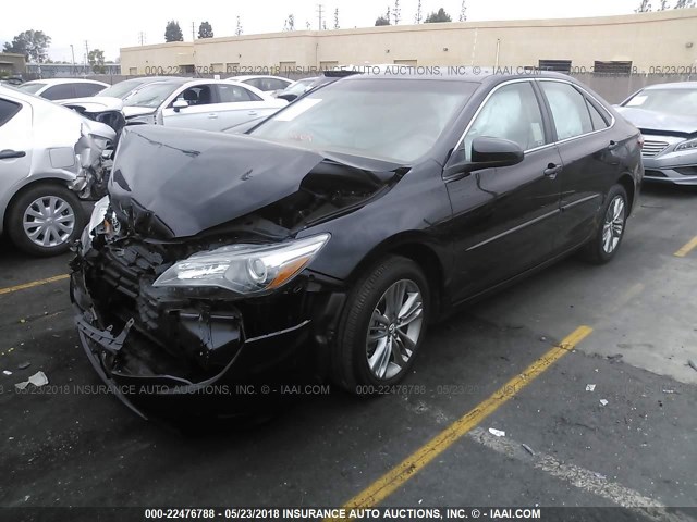 4T1BF1FK9HU365007 - 2017 TOYOTA CAMRY LE/XLE/SE/XSE BLACK photo 2
