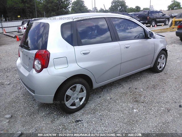 KL1TD66E09B315865 - 2009 CHEVROLET AVEO LS/LT SILVER photo 4