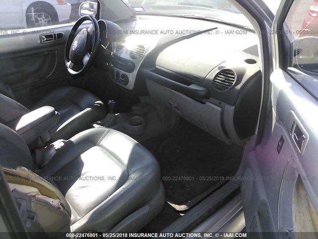 3VWDD21C32M412890 - 2002 VOLKSWAGEN NEW BEETLE GLX 银色 照片 5