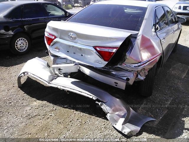4T1BF1FK5FU111467 - 2015 TOYOTA CAMRY LE/XLE/SE/XSE ვერცხლისფერი ფოტო 6