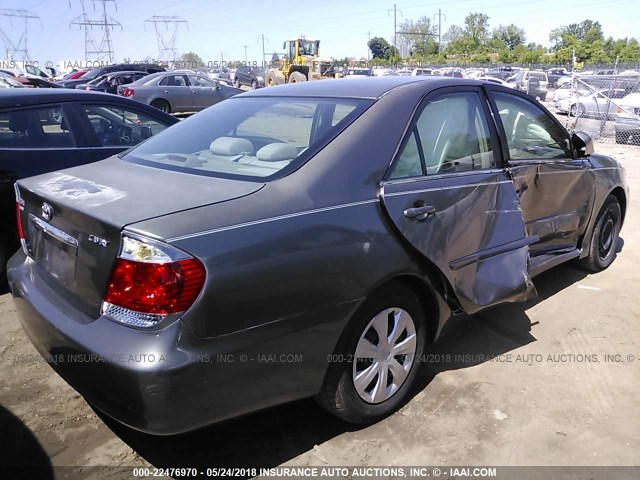 4T1BE30K15U979617 - 2005 TOYOTA CAMRY LE/XLE/SE ნაცრისფერი ფოტო 4