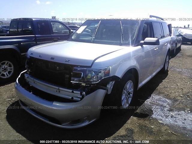 2FMGK5B83JBA03348 - 2018 FORD FLEX SE SILVER photo 2