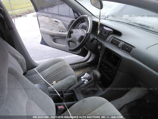 4T1BG22K5VU169165 - 1997 TOYOTA CAMRY CE/LE/XLE 绿色 照片 5