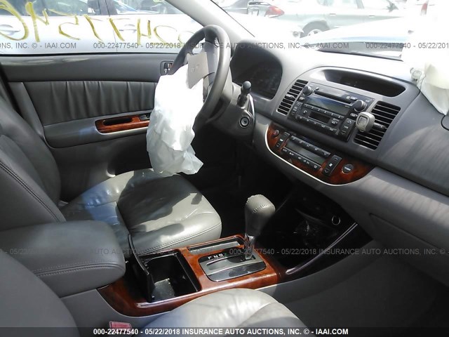 4T1BE30KX2U598201 - 2002 TOYOTA CAMRY LE/XLE/SE ღია ლურჯი ფოტო 5