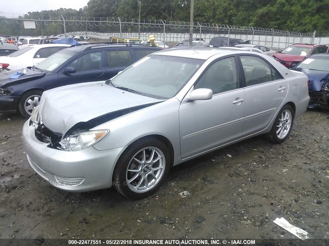 4T1BE32K56U104216 - 2006 TOYOTA CAMRY LE/XLE/SE ვერცხლისფერი ფოტო 2