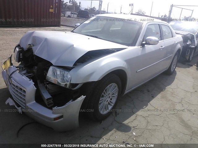 2C3CA5CV6AH233123 - 2010 CHRYSLER 300 TOURING SILVER photo 2