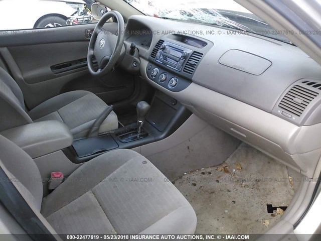 4T1BE32K15U989187 - 2005 TOYOTA CAMRY LE/XLE/SE 金色 照片 5