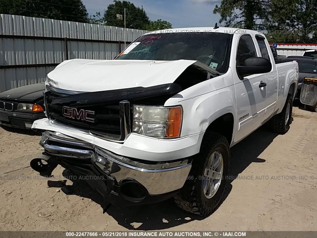 1GTR2VE31BZ189841 - 2011 GMC SIERRA K1500 SLE WHITE photo 2