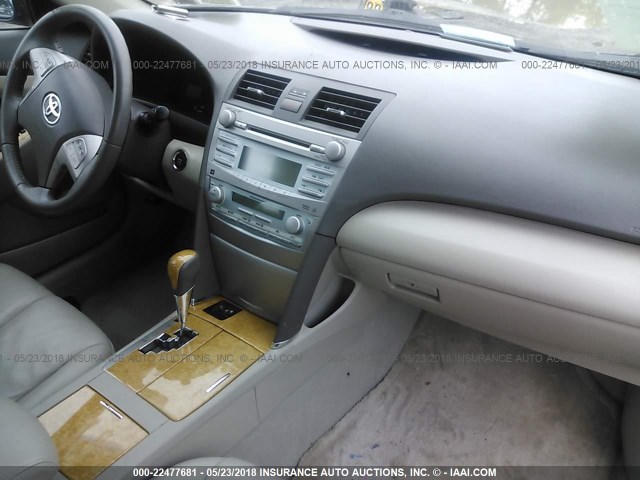 4T1BK46KX7U555300 - 2007 TOYOTA CAMRY NEW GENERAT LE/XLE/SE BLACK photo 5