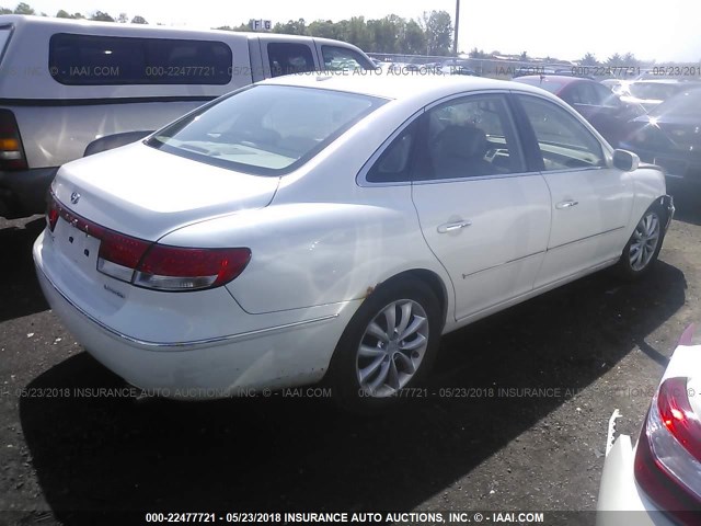 KMHFC46FX7A239477 - 2007 HYUNDAI AZERA SE/LIMITED WHITE photo 4