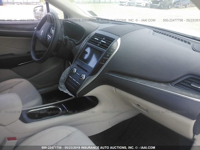 5LMCJ3C94HUL20523 - 2017 LINCOLN MKC RESERVE 白色 照片 5