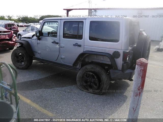 1C4BJWEG8FL677268 - 2015 JEEP WRANGLER UNLIMITE SAHARA SILVER photo 3