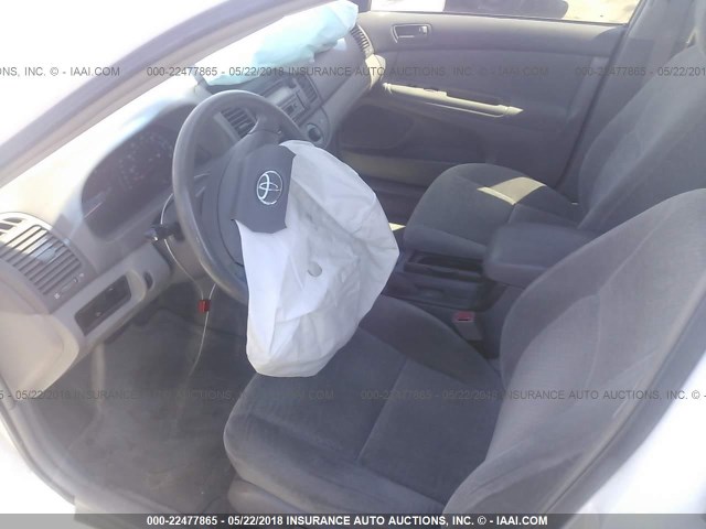 4T1BF30K92U016781 - 2002 TOYOTA CAMRY LE/XLE/SE 白色 照片 5