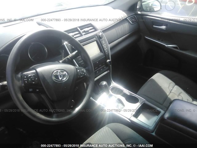 4T4BF1FK2GR577820 - 2016 TOYOTA CAMRY LE/XLE/SE/XSE GRAY photo 5