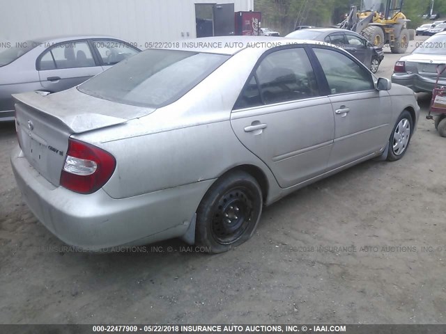 4T1BE30KX2U627809 - 2002 TOYOTA CAMRY LE/XLE/SE SILVER photo 4