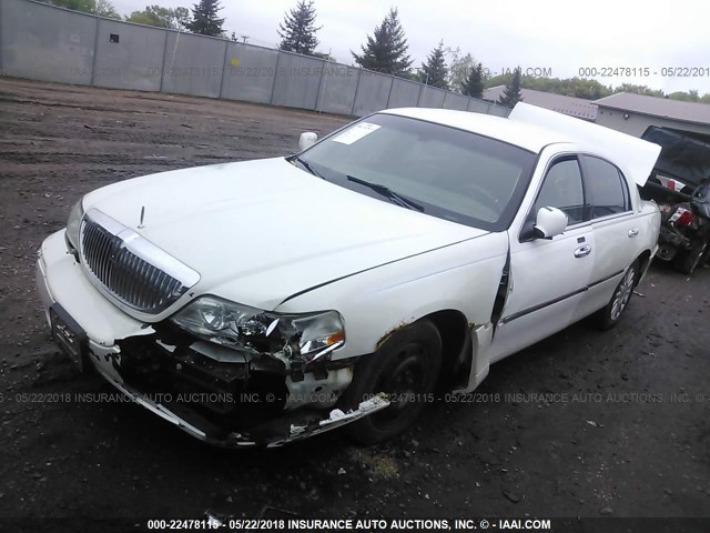 1LNHM81W83Y674651 - 2003 LINCOLN TOWN CAR EXECUTIVE Белый фото 2