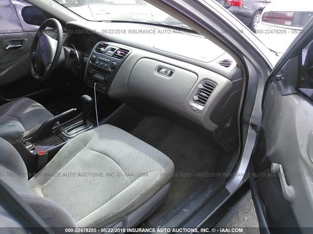 1HGCF86662A066640 - 2002 HONDA ACCORD VALUE SILVER photo 5