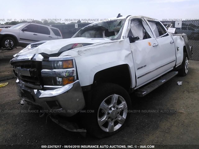 1GC1KWEY1JF157227 - 2018 CHEVROLET SILVERADO K2500 HEAVY DUTY LTZ WHITE photo 2