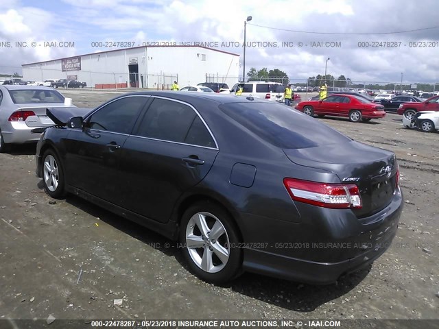 4T1BF3EK3AU079706 - 2010 TOYOTA CAMRY SE/LE/XLE GRAY photo 3