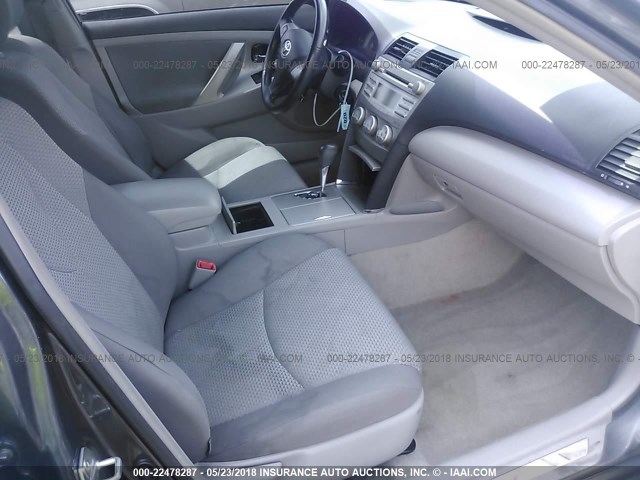 4T1BF3EK3AU079706 - 2010 TOYOTA CAMRY SE/LE/XLE GRAY photo 5