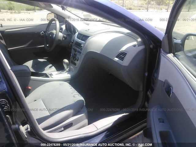 1G1ZB5EB2AF268113 - 2010 CHEVROLET MALIBU LS ლურჯი ფოტო 5