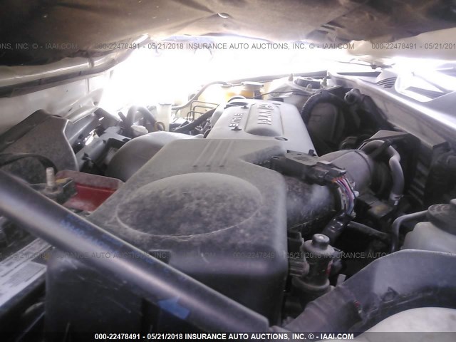 JTDBE32K530187542 - 2003 TOYOTA CAMRY LE/XLE WHITE photo 10