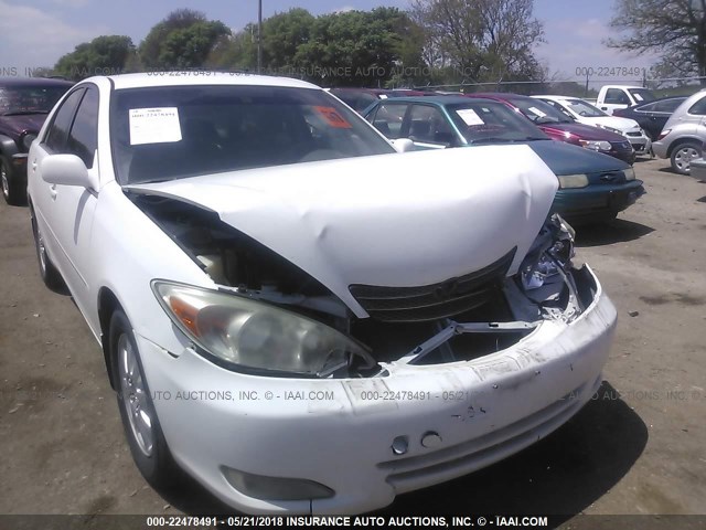 JTDBE32K530187542 - 2003 TOYOTA CAMRY LE/XLE WHITE photo 6