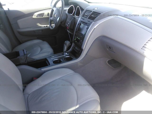 1GNLRGED0AS156074 - 2010 CHEVROLET TRAVERSE LT SILVER photo 5