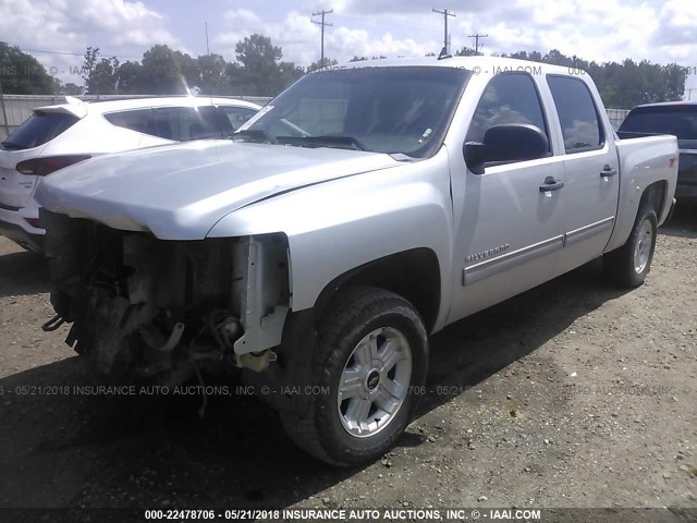 1GCPKSE72CF227072 - 2012 CHEVROLET SILVERADO K1500 LT SILVER photo 2