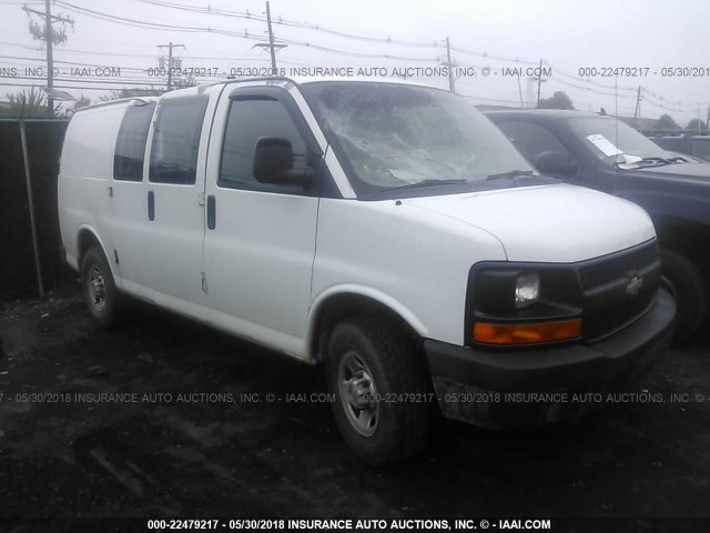 1GCGG25V471227092 - 2007 CHEVROLET EXPRESS G2500  WHITE photo 1