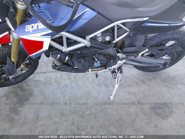 ZD4SMC017GS000555 - 2016 APRILIA DORSODURO 750 BLUE photo 9