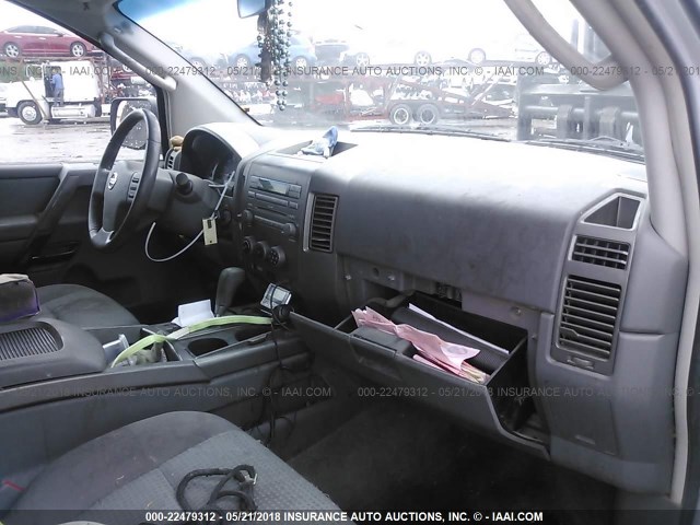 1N6BA06A65N569867 - 2005 NISSAN TITAN XE/SE/LE SILVER photo 5