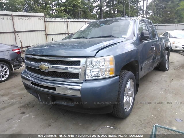 1GCSCSE05AZ229470 - 2010 CHEVROLET SILVERADO C1500 LT Light Blue photo 2