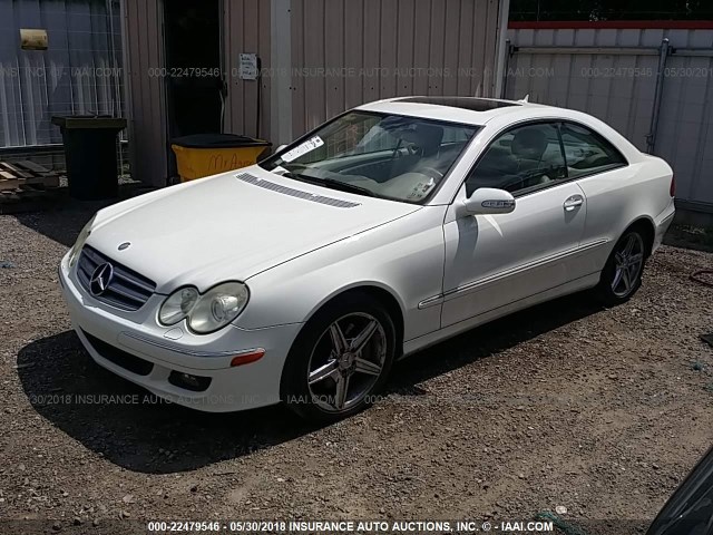 WDBTJ56H48F236906 - 2008 MERCEDES-BENZ CLK 350 WHITE photo 2