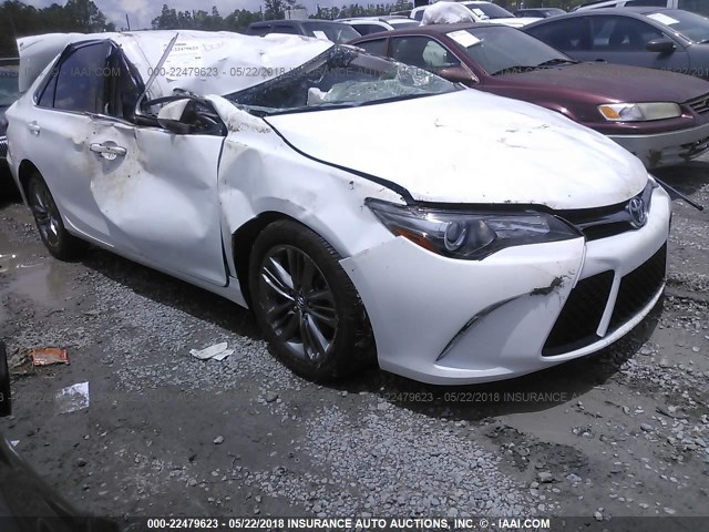 4T1BF1FK9HU287814 - 2017 TOYOTA CAMRY LE/XLE/SE/XSE WHITE photo 1