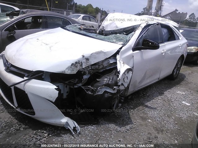 4T1BF1FK9HU287814 - 2017 TOYOTA CAMRY LE/XLE/SE/XSE WHITE photo 2